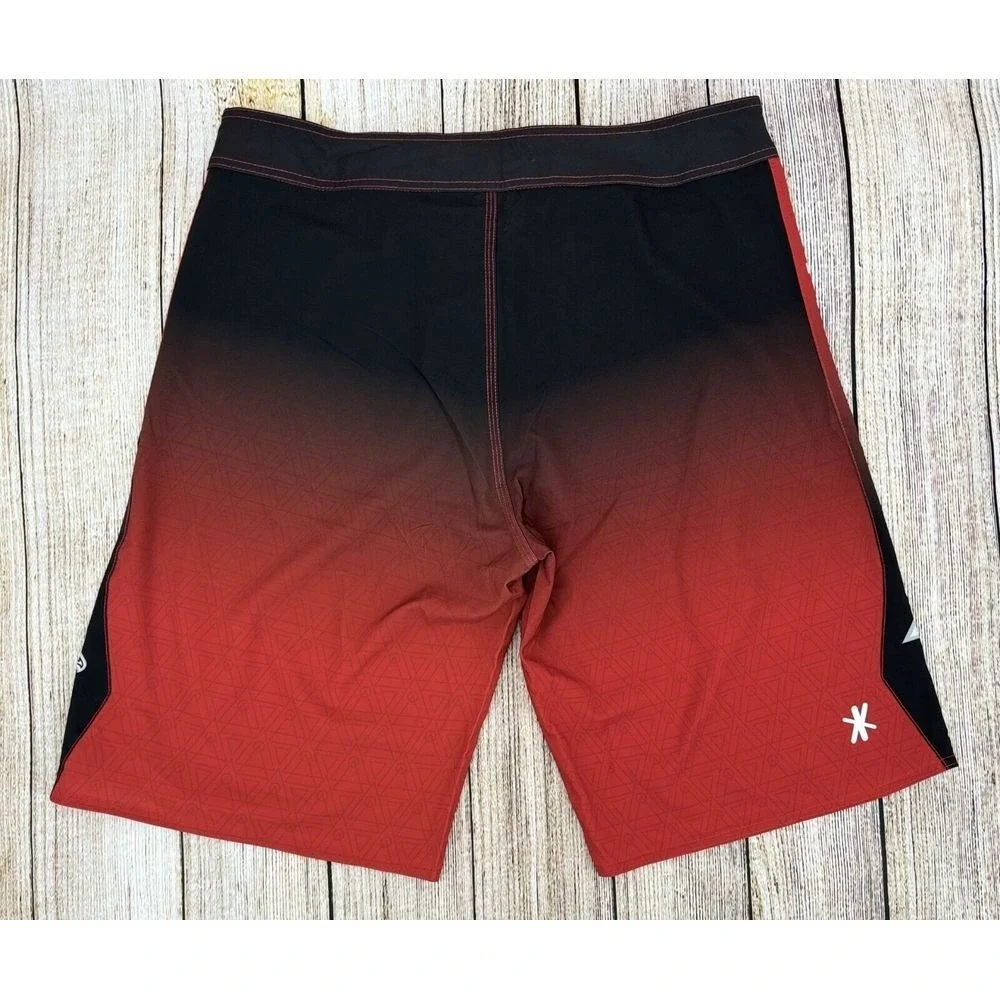 Forever Collectibles NFL Atlanta Falcons Men's Gradient Board Shorts Size 36 New